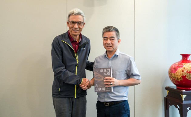 知名经济学家许小年教授莅临虎彩集团调研指导