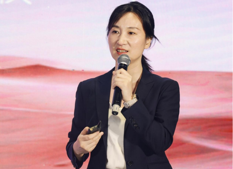 IF ROOM亮相第52届中国家博会，持续引领未来主义高定家居