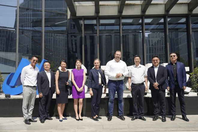 宝马集团领导莅临诚迈科技参观交流，共谋发展新篇章
